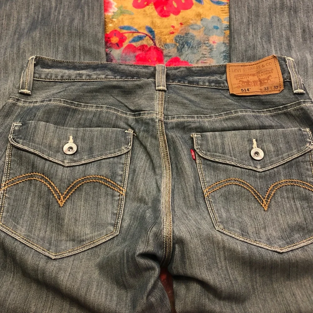 LEVI’S excellent cond and look new. Unusual stitching etc but look very cool!